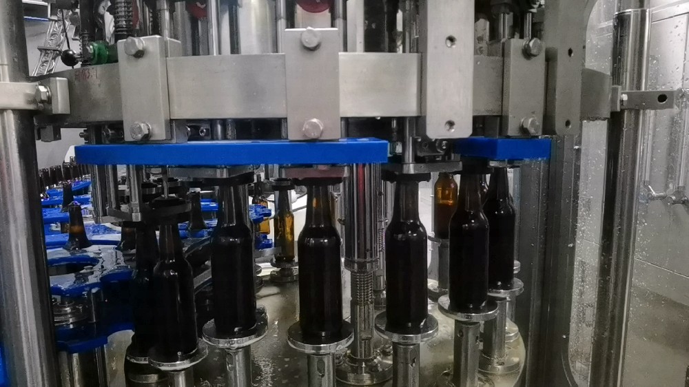 玻璃瓶自动化灌装线顺利投产